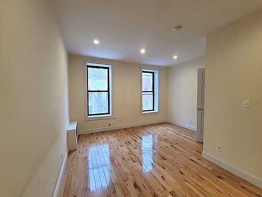 1st image of 420 E 78th St #4X