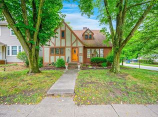 2576 S Taylor Rd, Cleveland Heights, OH 44118