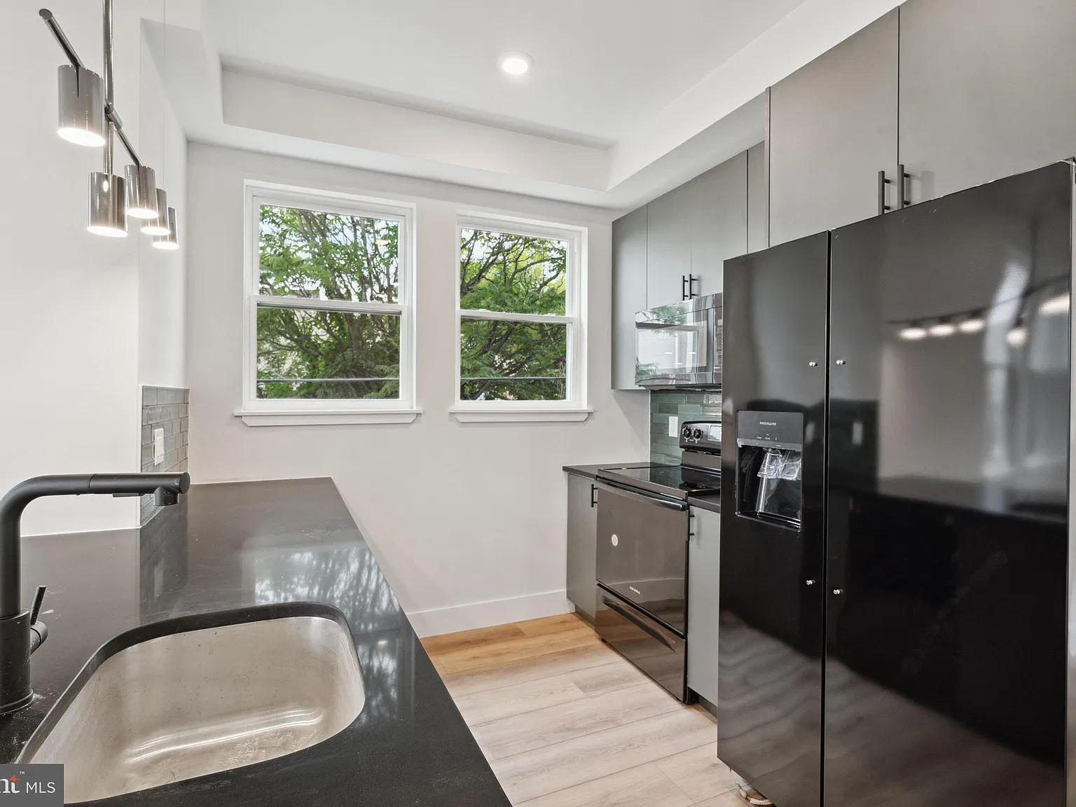 156 W Cumberland St — Photo 2