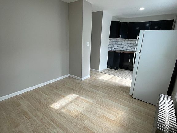 5th image of 487 Van Cortlandt Park Ave #2