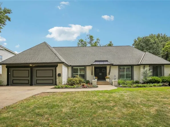 9029 Rosewood Dr, Prairie Village, KS 66207