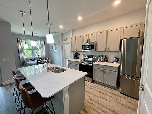 2nd image of 3867 Bartigon Ave