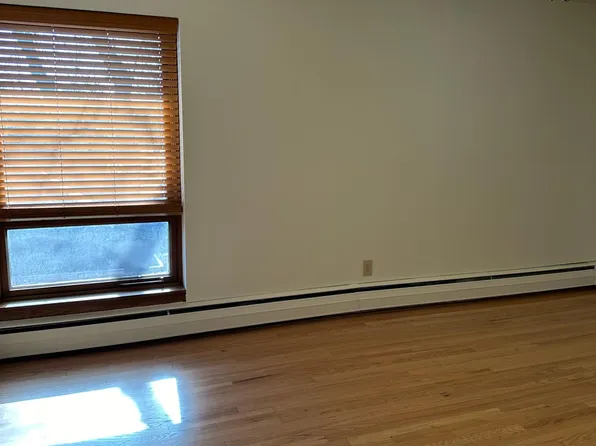 505 E Henry Clay St, Whitefish Bay, WI