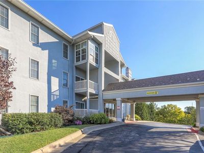 17800 E Bolger Rd APT 207, Independence, MO, 64055