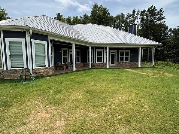 249 Hunters Creek Trl, Toccoa, GA 30577