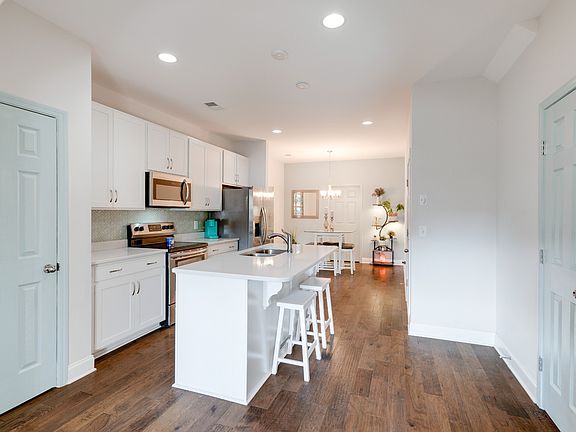 5th image of 420 Longstone Rd