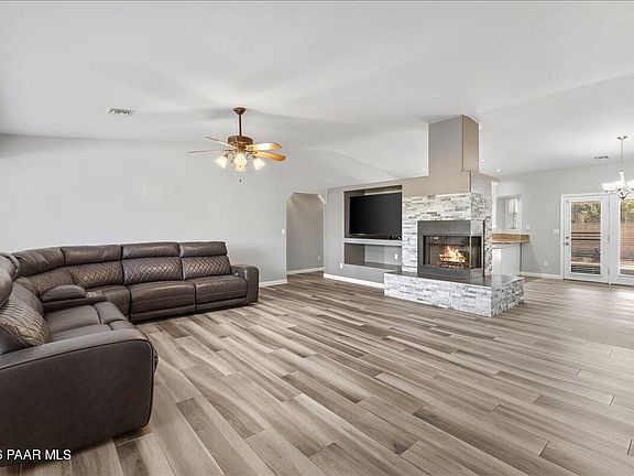 3rd image of 4701 N Spring Dr