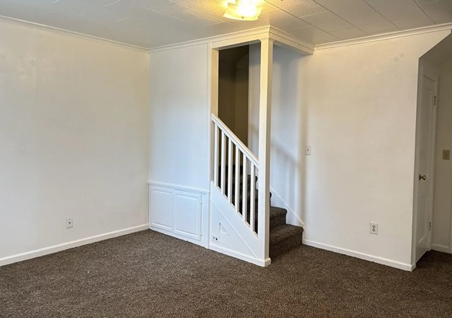 3Bd/1Ba Two Story House - Available to View! — Photo 2