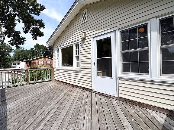 4th image of 127 Sleepy Hollow Ln