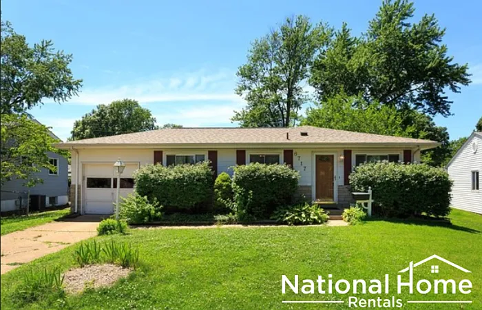 6717 Village Square Dr photo 1