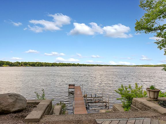 150' of lake shore