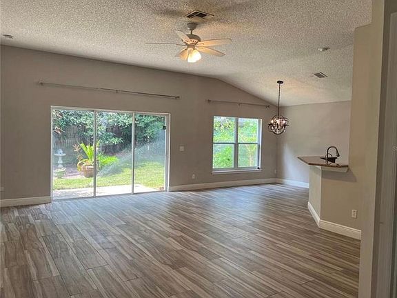 Living room/dining room