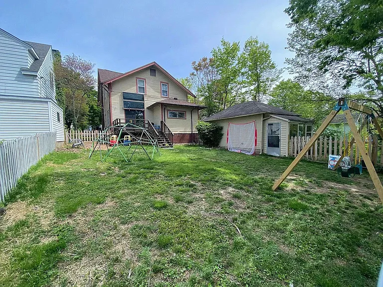 209 E Lutz Ave — Photo 24