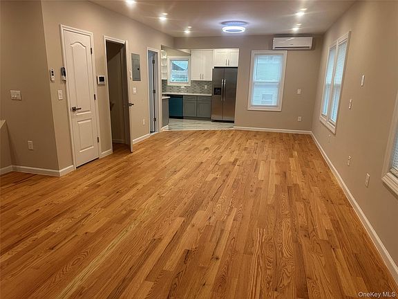 3rd image of 243-61 Mayda Road