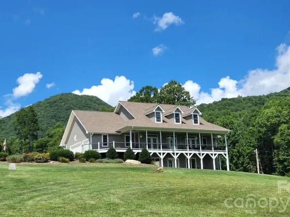 96 Buckeye Branch Dr, Clyde, NC 28721
