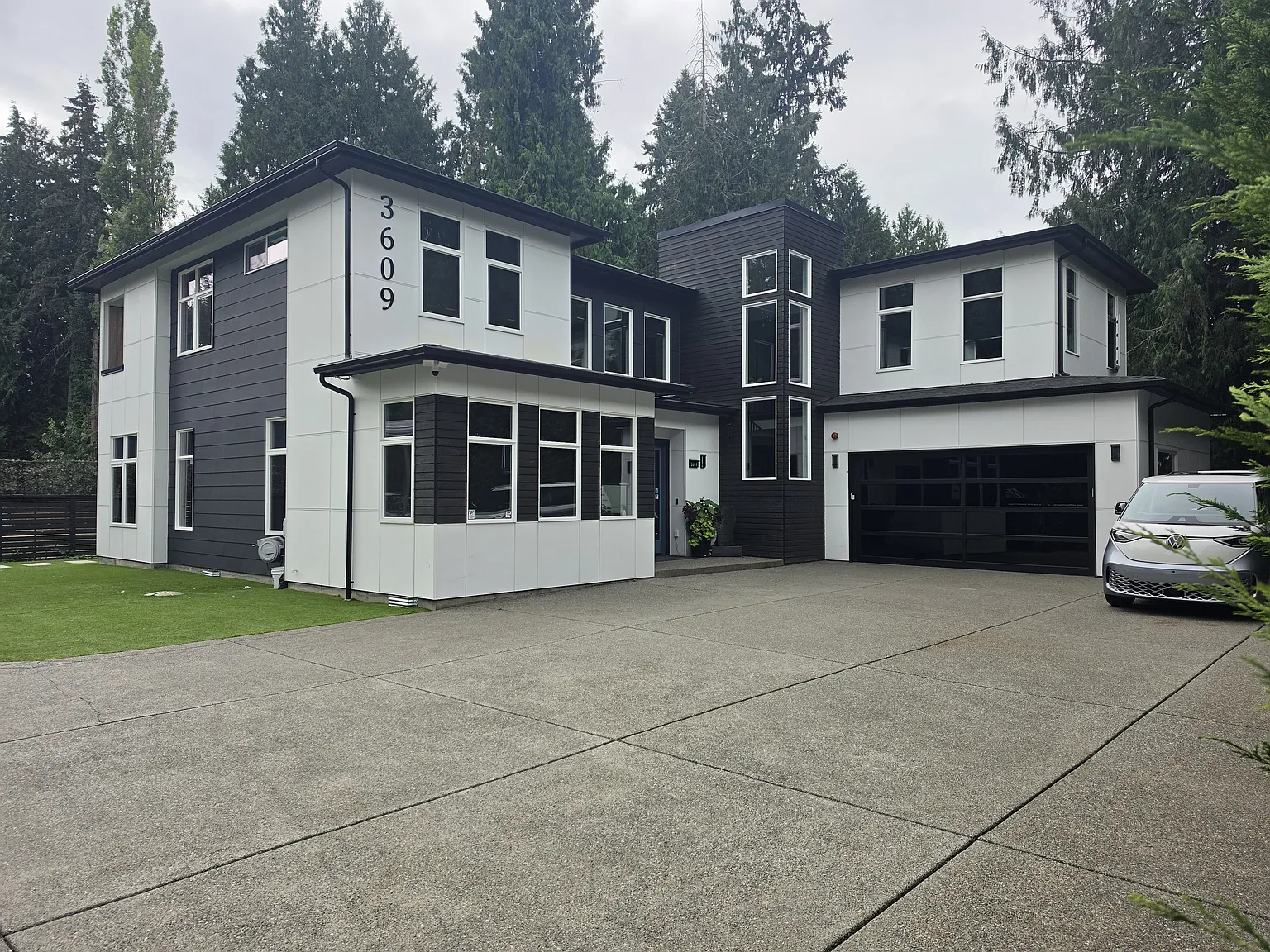 3 bed, 3.5 bath, 4270 sqft, $6,650 — Photo 1