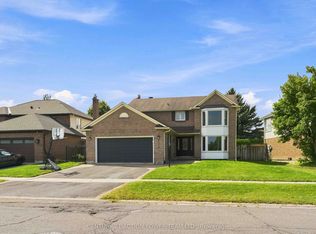 6179 Voyageur Dr, Ottawa, ON K1C2X5