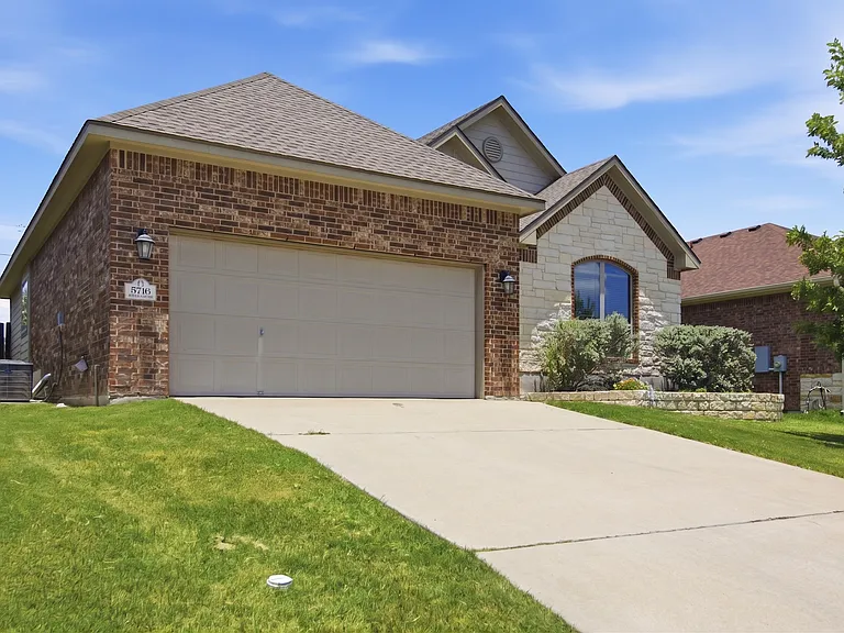 5716 Blackstone Dr — Photo 2