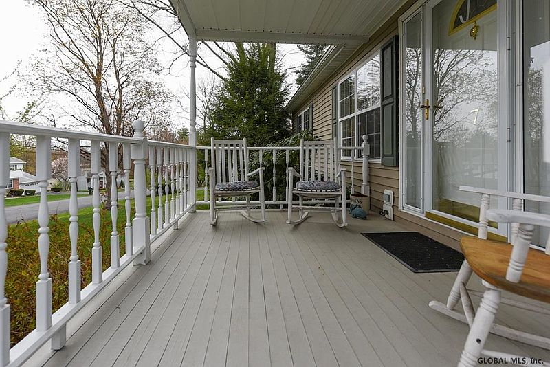 2nd image of 7 OAK TREE Lane