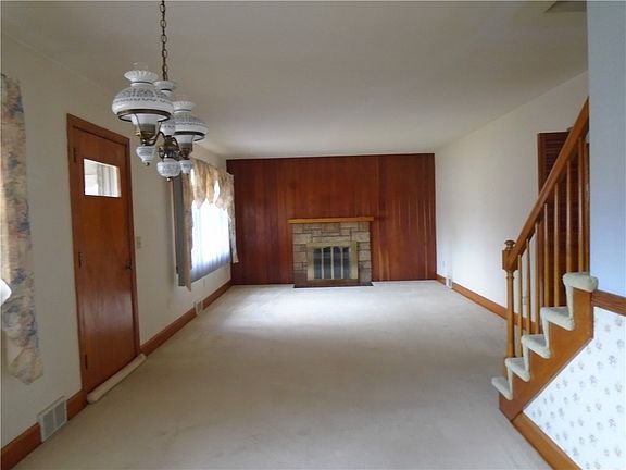 5th image of 1575 Woodlawn Dr