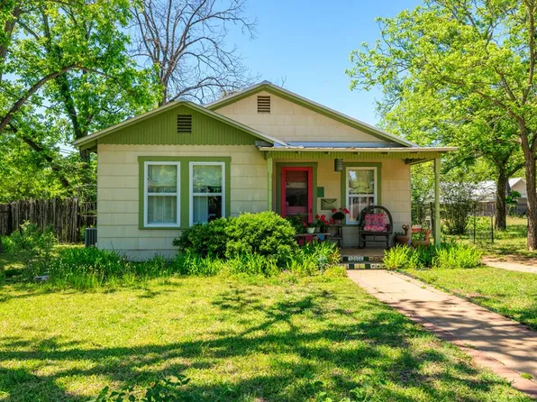 706 N Pine St, Fredericksburg, TX 78624