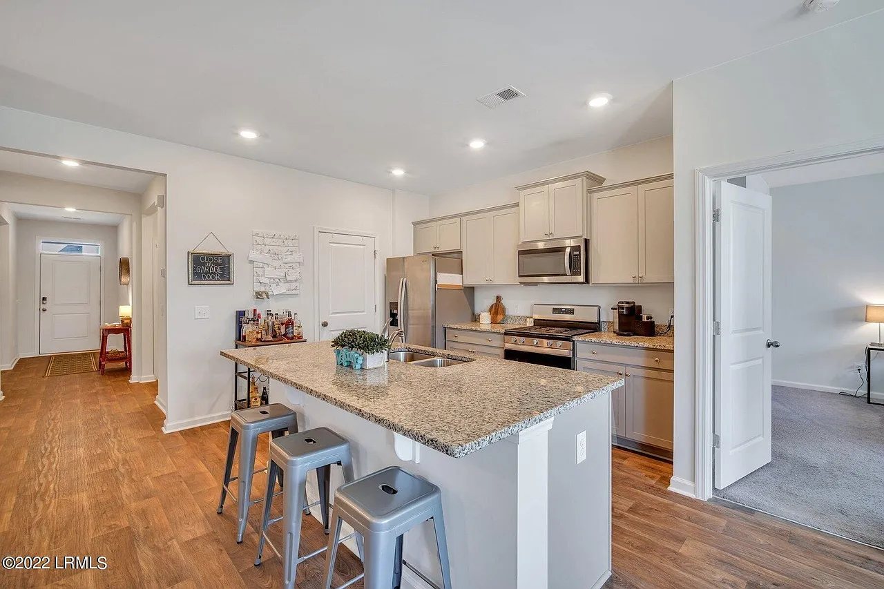 3 bed, 1615 sqft, $2,800 — Photo 4