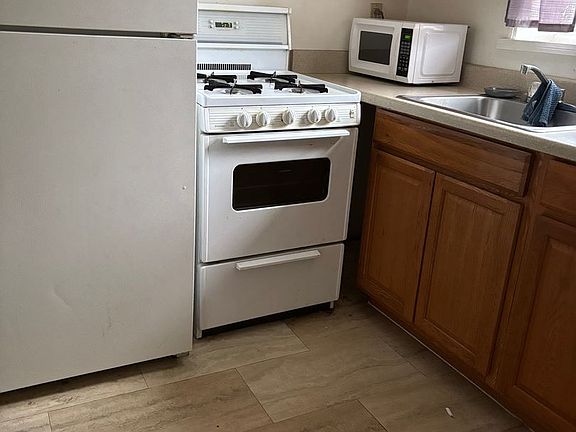 2nd image of 816 22nd St APT 3