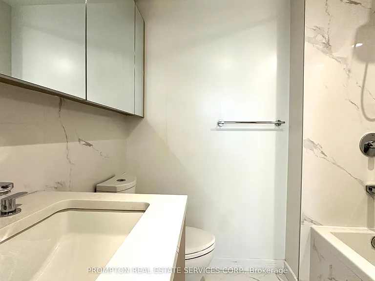 27 McMahon Dr #Townhouse 112 — Photo 19