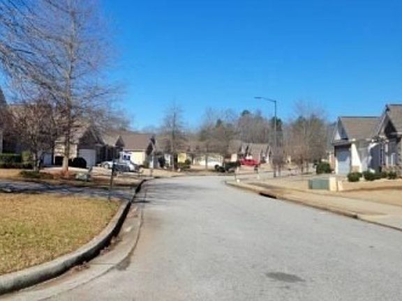 Exterior Neighborhood (street photo)