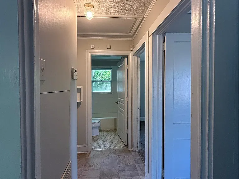 909 E Harrison Ave — Photo 3