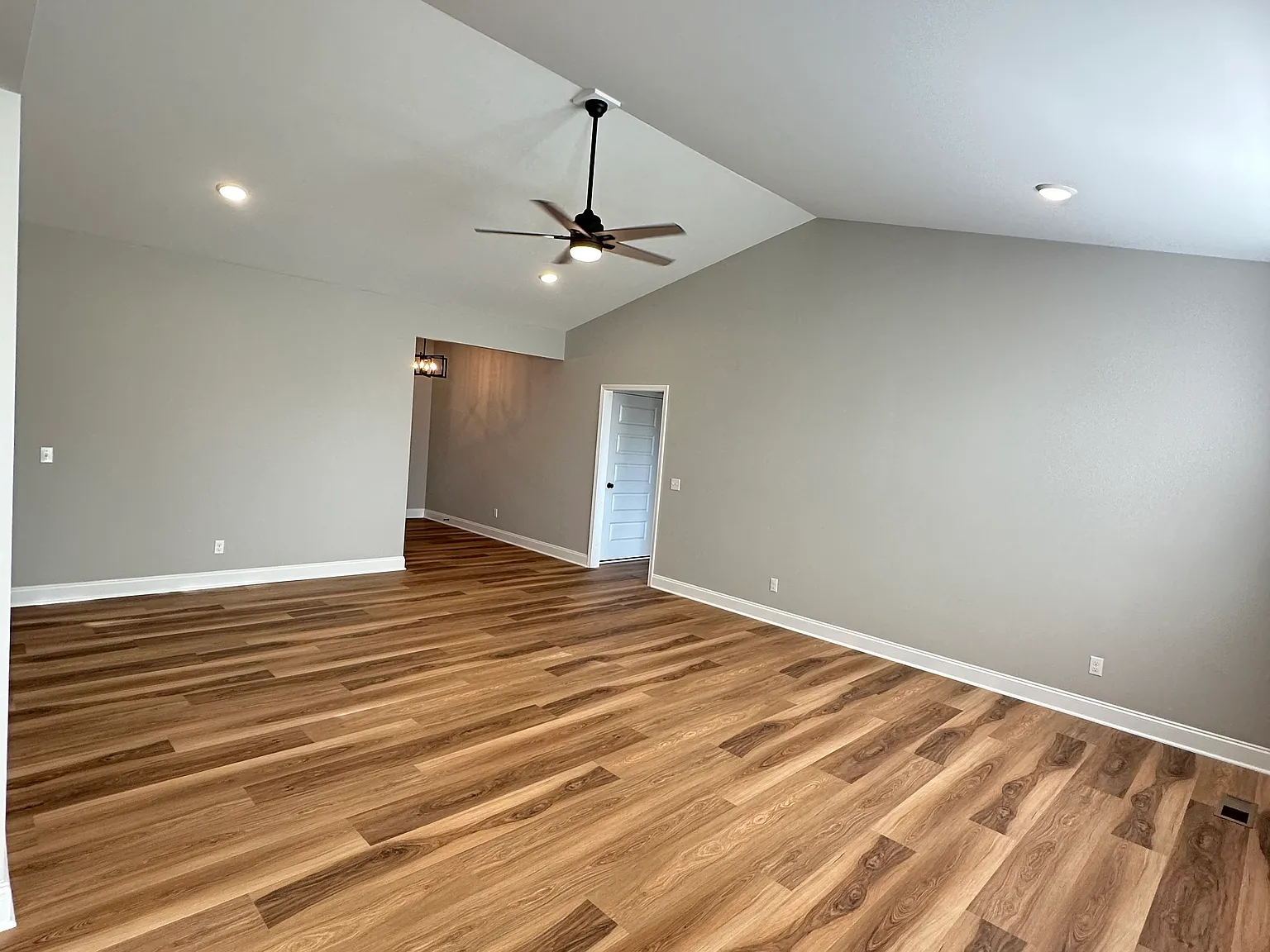3 bed, 1576 sqft, $2,395 — Photo 4