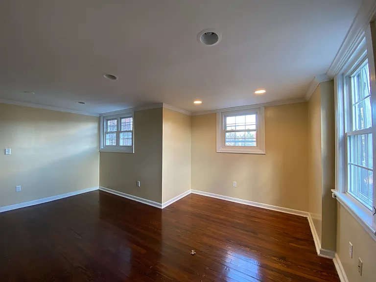 75 Whitney Ave #4A — Photo 8