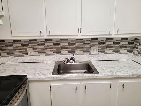 5th image of 300 Village Green Cir #311