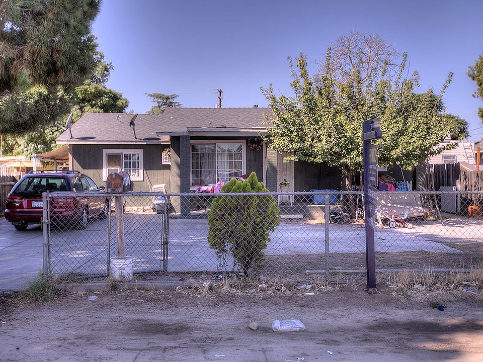 2nd image of 1605 Dallas St