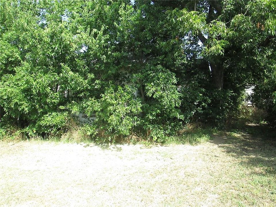 2nd image of 1006 Avenue F
