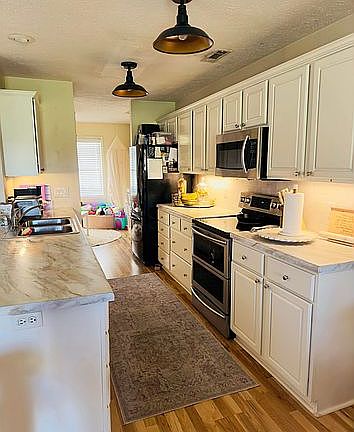 3rd image of 94 Turnberry Ct