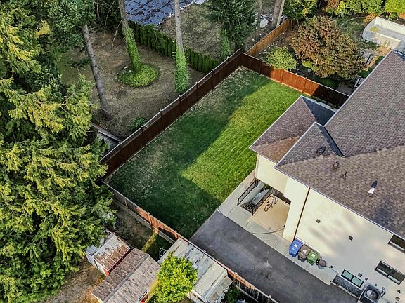 4th image of 34571 Devon Cres