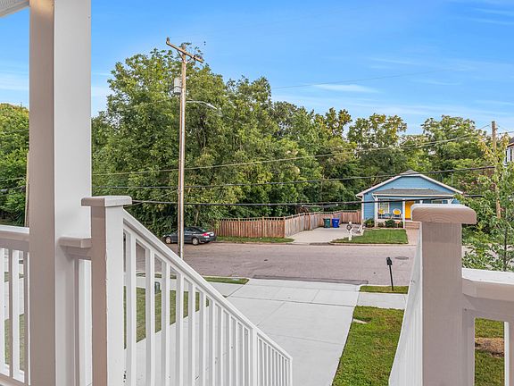 5th image of 121 Dunstan Ave