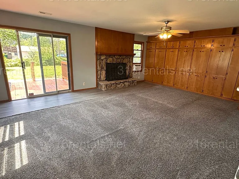1757 S Fern St — Photo 2