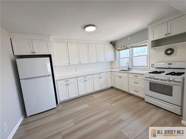 625 Bound Brook Rd APT 2