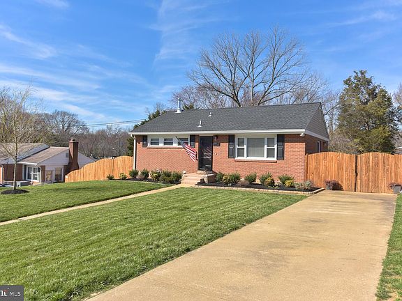 3rd image of 3602 Oakwood Ln