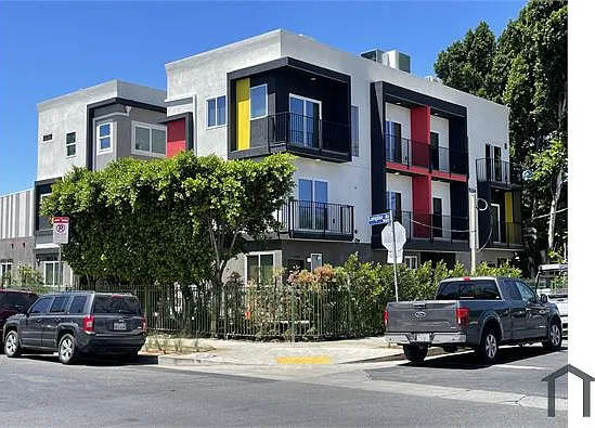 8457 Langdon Ave — Photo 1