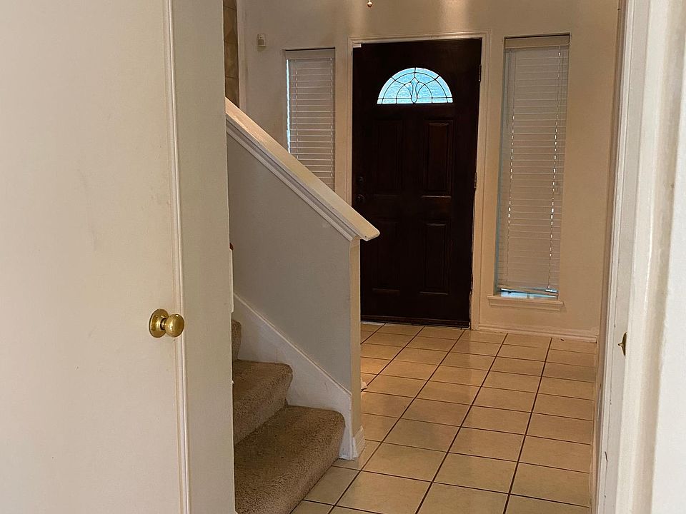 1st image of 2118 Redcliff Dr