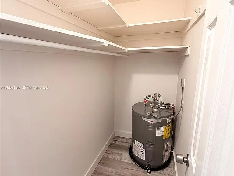 1632 NE 4th Pl #1 — Photo 11