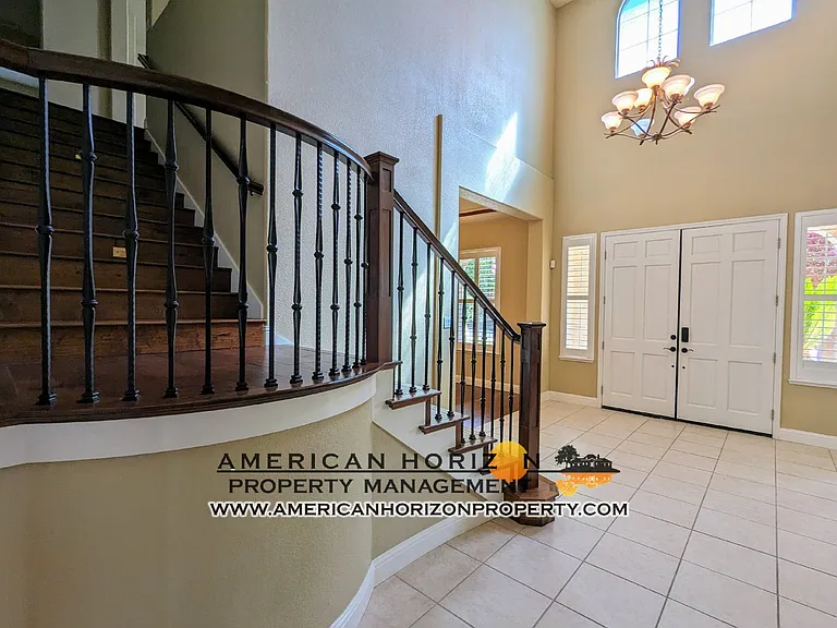 425 Crescent Dr — Photo 4