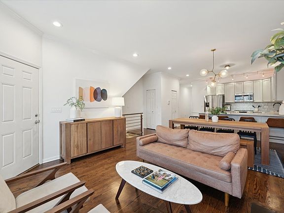 4th image of 831 N Winchester Ave #1