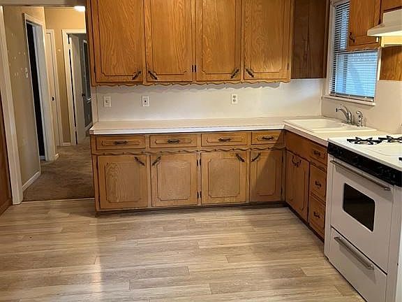 2nd image of 807 Westwood Dr