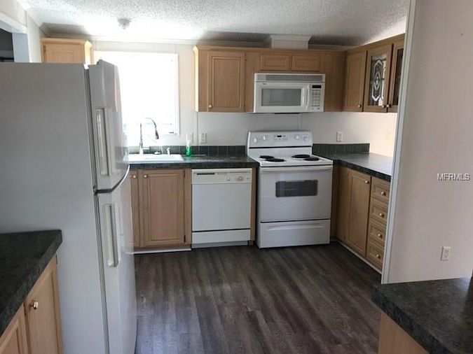 2nd image of 3201 Silver Lake Ct