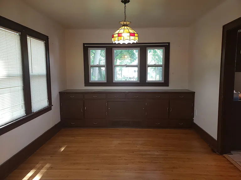 333 N Foster Ave — Photo 4