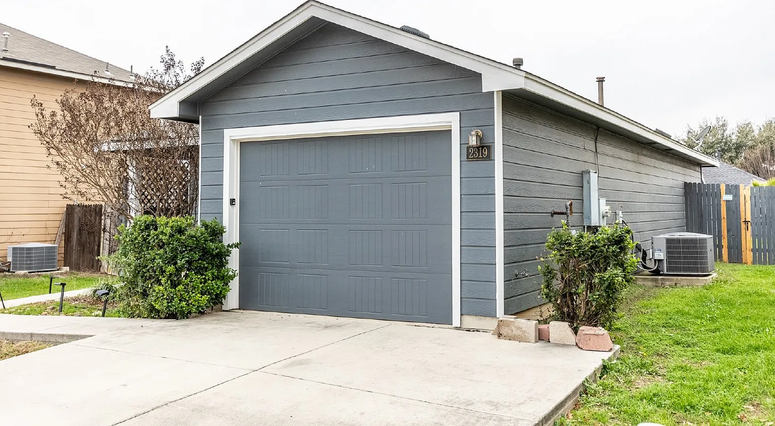 2 bed, 1.0 bath, 968 sqft, $1,350 — Photo 2